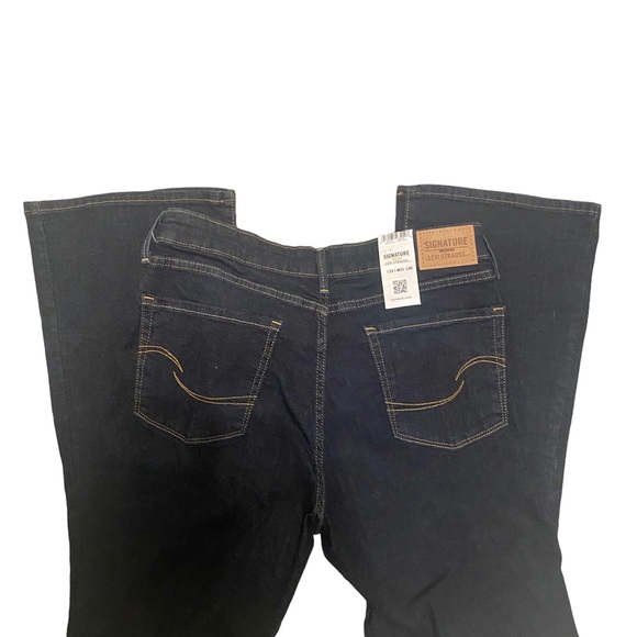 Levi Signature Bootcut NWT Jeans 12S - Picture 4 of 5